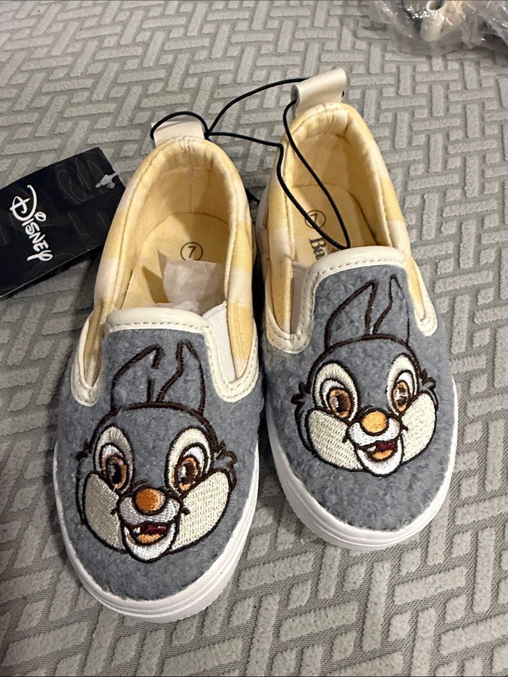 Disney Bambi Kids Slip-On Character
Low Top Sneakers in Gray Size 7